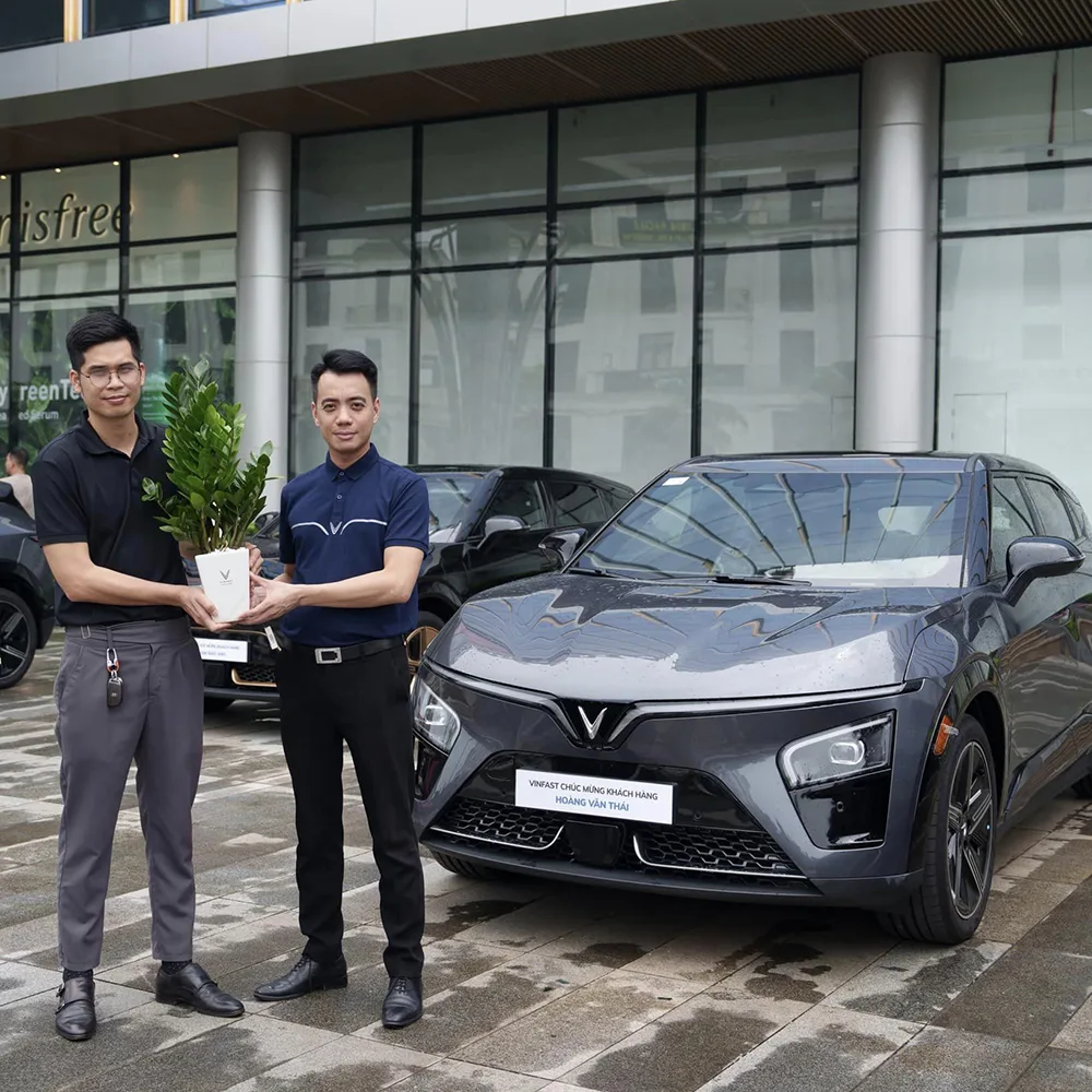 Slide hình ảnh giao xe khách hàng