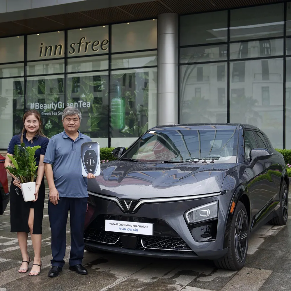 Slide hình ảnh giao xe khách hàng