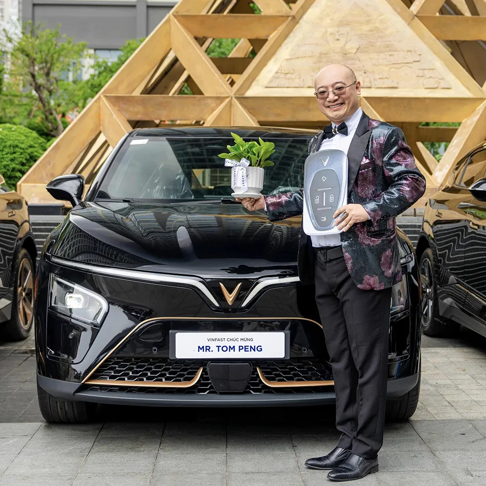 Slide hình ảnh giao xe khách hàng