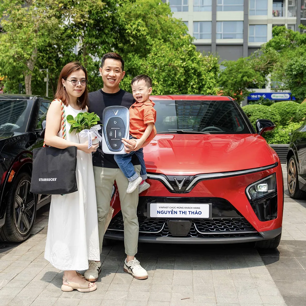 Slide hình ảnh giao xe khách hàng