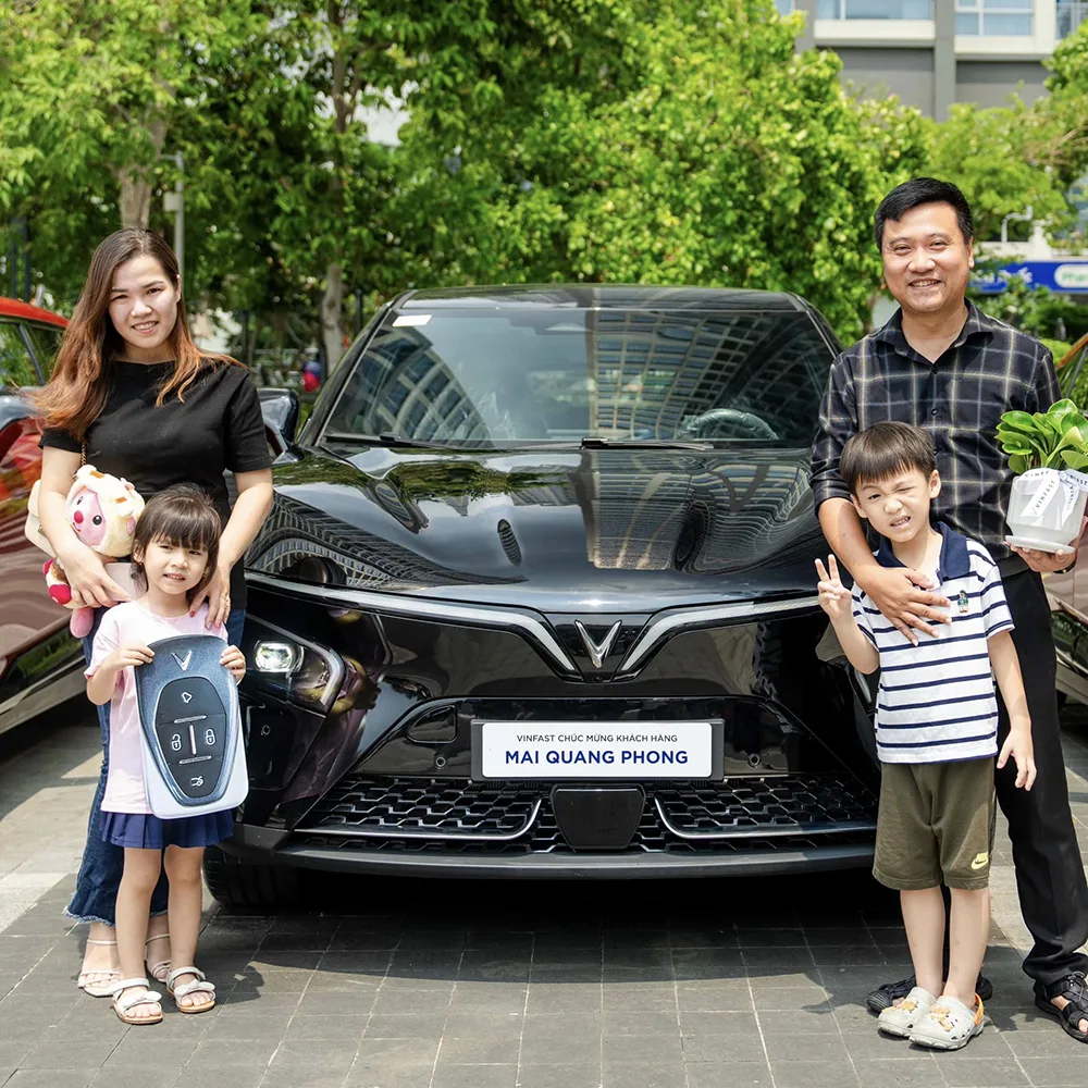 Slide hình ảnh giao xe khách hàng