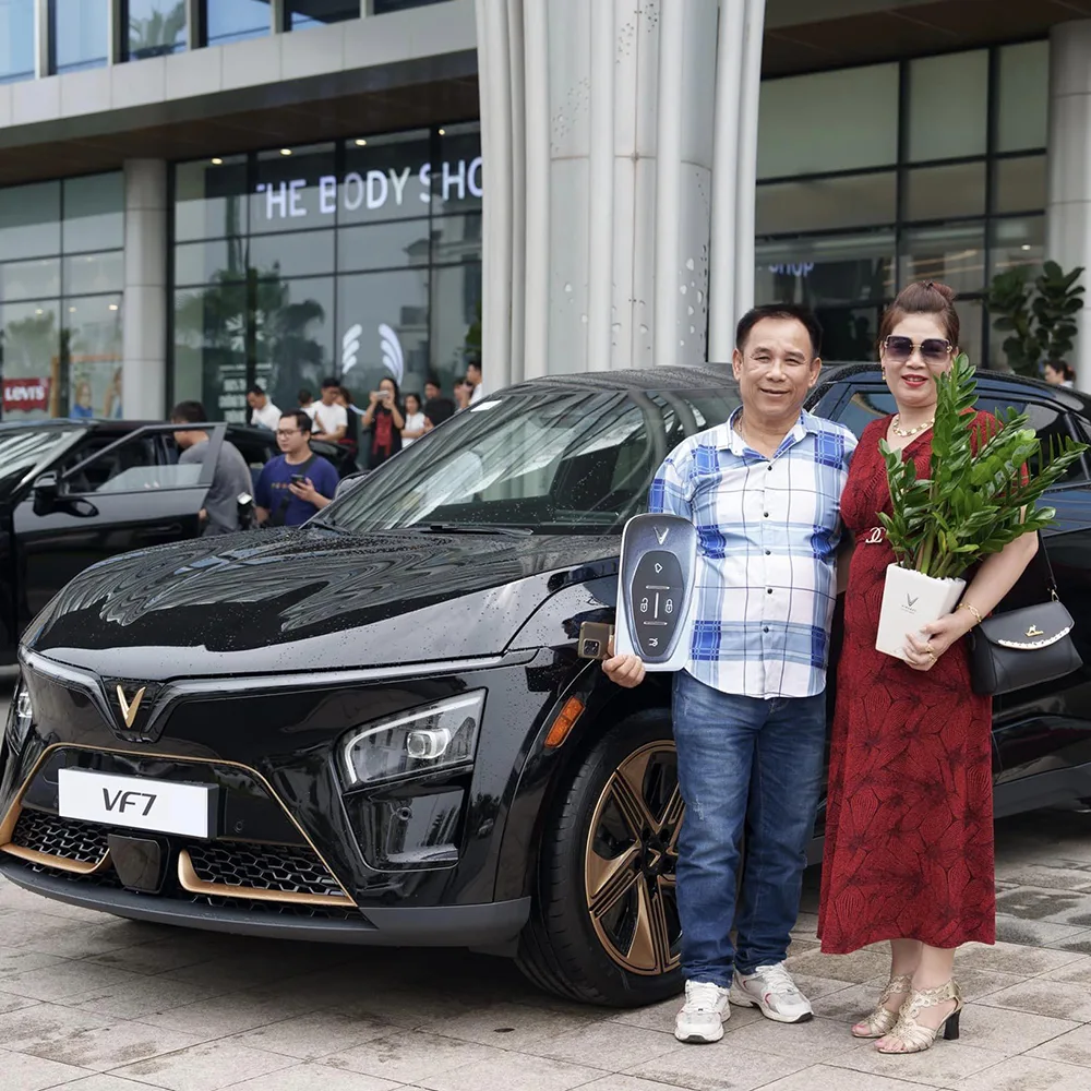 Slide hình ảnh giao xe khách hàng