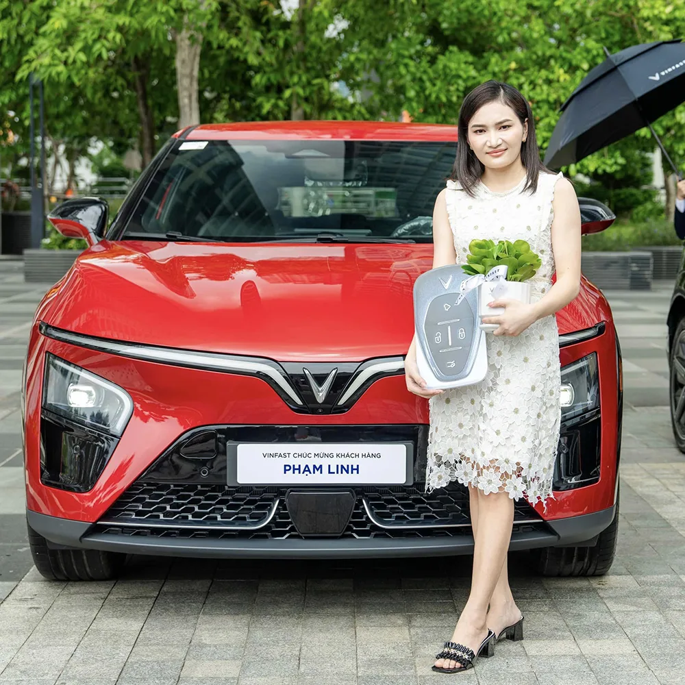 Slide hình ảnh giao xe khách hàng